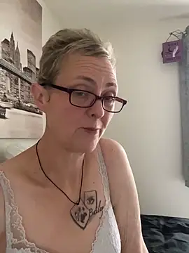 Curvy-Jinx online show from October 31, 8:44 am