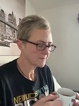 Curvy-Jinx online show from November 25, 8:14 am