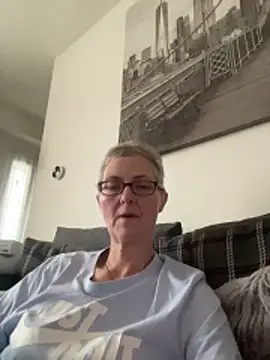 Curvy-Jinx online show from November 14, 8:51 am