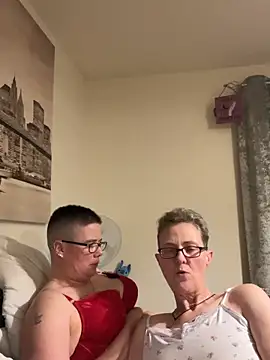 Snapshot of Curvy-Jinx chatting on February 1, 8:18 pm Curvy-Jinx online show from February 1, 8:18 pm