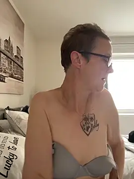 Curvy-Jinx online show from October 21, 7:30 am