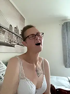 Curvy-Jinx online show from October 23, 7:40 am