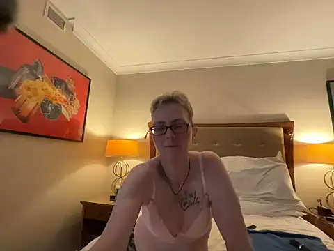 Curvy-Jinx online show from April 18, 7:29 pm