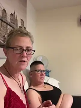 Curvy-Jinx online show from November 12, 8:45 pm