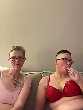 Snapshot of Curvy-Jinx chatting on January 31, 8:29 pm Curvy-Jinx online show from January 31, 8:29 pm