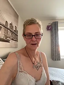 Curvy-Jinx online show from November 2, 3:39 pm