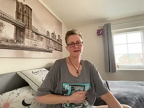 Curvy-Jinx online show from March 13, 8:41 am