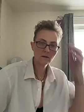 Snapshot of Curvy-Jinx chatting on February 5, 11:50 am Curvy-Jinx online show from February 5, 11:50 am