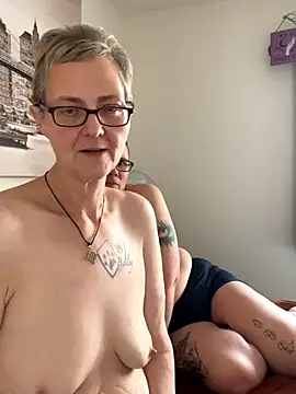 Curvy-Jinx online show from December 5, 10:03 am