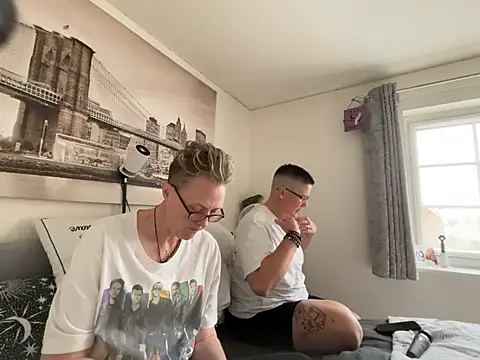 Snapshot of Curvy-Jinx chatting on June 11, 9:17 am Curvy-Jinx online show from June 11, 9:17 am
