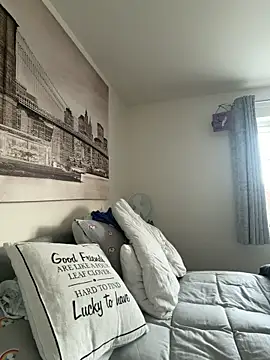 Snapshot of Curvy-Jinx chatting on February 17, 8:22 am Curvy-Jinx online show from February 17, 8:22 am