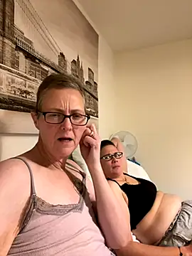 Snapshot of Curvy-Jinx chatting on October 16, 7:33 pm Curvy-Jinx online show from October 16, 7:33 pm