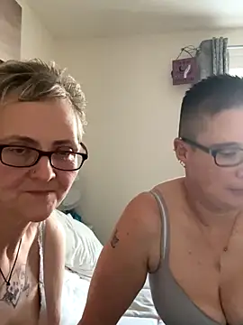 Curvy-Jinx online show from December 15, 8:42 am