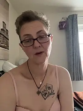 Snapshot of Curvy-Jinx chatting on February 2, 8:35 am Curvy-Jinx online show from February 2, 8:35 am