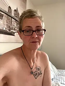 Curvy-Jinx online show from November 5, 9:34 am