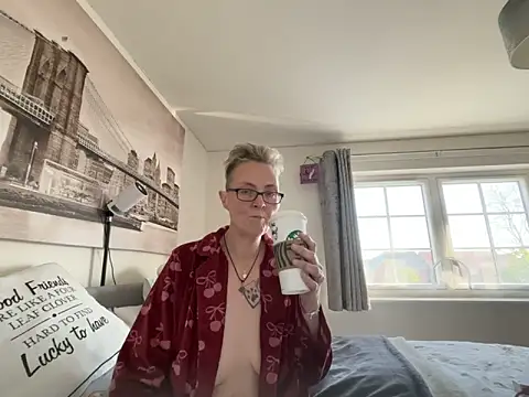 Curvy-Jinx online show from April 14, 7:35 am