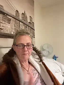 Curvy-Jinx online show from November 10, 9:20 pm