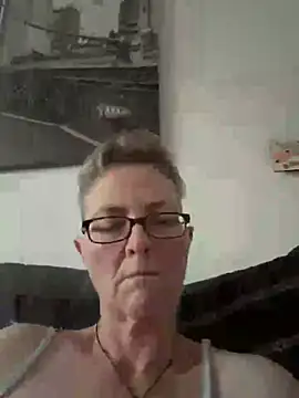 Snapshot of Curvy-Jinx chatting on July 1, 8:09 pm Curvy-Jinx online show from July 1, 8:09 pm