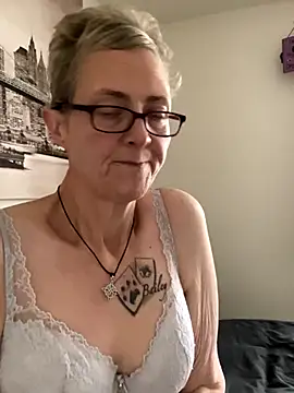 Curvy-Jinx online show from November 18, 8:50 am