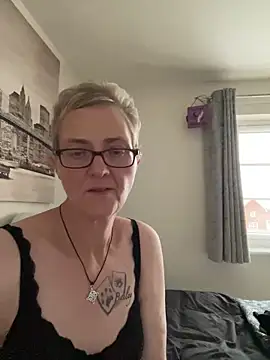 Curvy-Jinx online show from November 19, 9:42 am