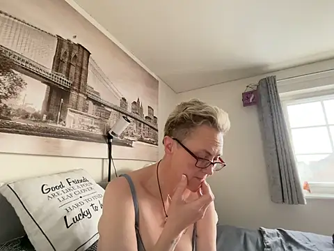 Curvy-Jinx online show from March 30, 7:43 am