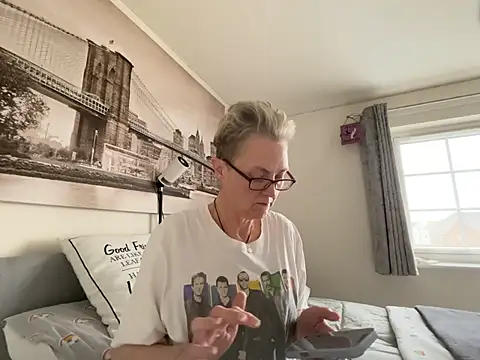 Curvy-Jinx online show from April 10, 7:26 am