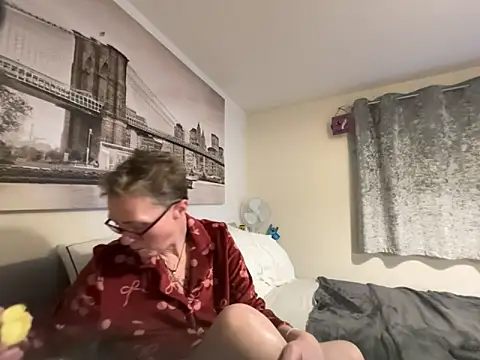 Snapshot of Curvy-Jinx chatting on February 22, 7:59 pm Curvy-Jinx online show from February 22, 7:59 pm