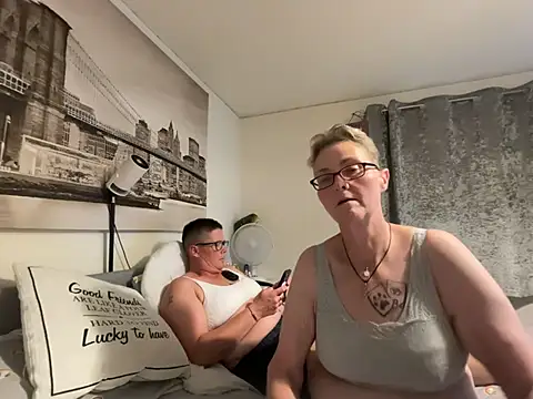 Snapshot of Curvy-Jinx chatting on June 23, 8:40 pm Curvy-Jinx online show from June 23, 8:40 pm