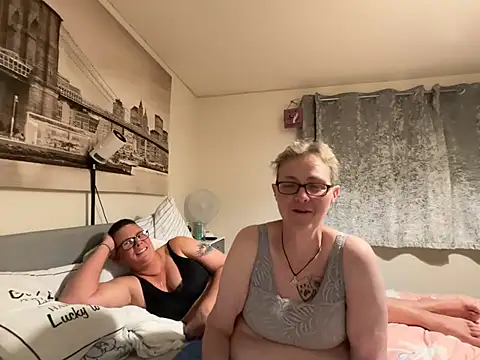 Snapshot of Curvy-Jinx chatting on July 17, 9:12 pm Curvy-Jinx online show from July 17, 9:12 pm