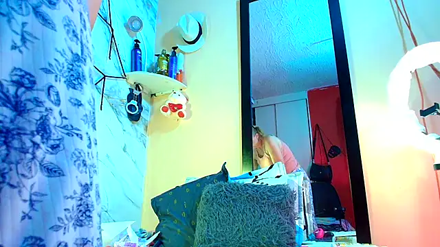 rachelroberts online show from October 19, 9:45 am