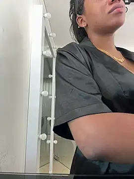 Snapshot of VictoriaKroft chatting on May 21, 1:41 pm VictoriaKroft online show from May 21, 1:41 pm