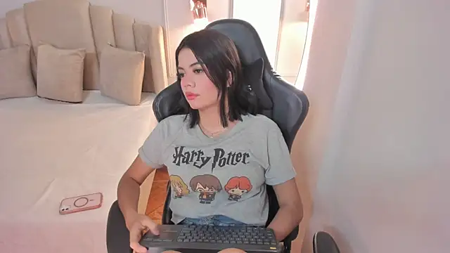 Snapshot of mia_kisses2 chatting on September 12, 7:08 am mia kisses2 online show from September 12, 7:08 am