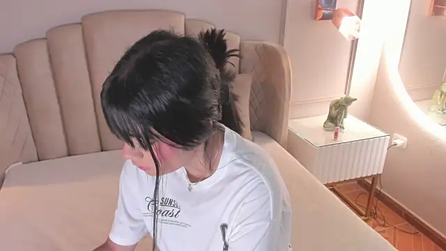 mia kisses2 online show from November 13, 4:05 am