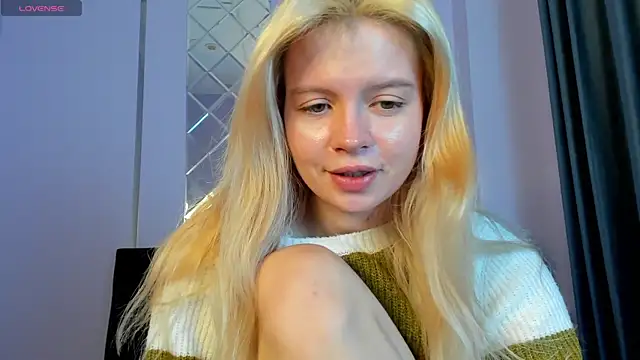 Snapshot of AlisaGoldie chatting on September 22, 11:16 am AlisaGoldie online show from September 22, 11:16 am