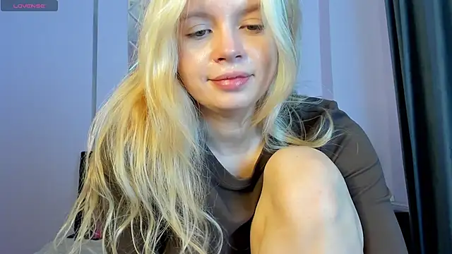 Snapshot of AlisaGoldie chatting on September 26, 8:21 am AlisaGoldie online show from September 26, 8:21 am