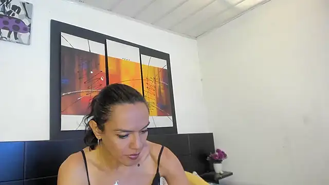 Snapshot of MeganRhyder chatting on July 8, 5:35 pm MeganRhyder online show from July 8, 5:35 pm