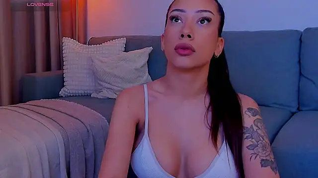 Snapshot of AlessandraCrystal chatting on December 2, 3:25 pm AlessandraCrystal online show from December 2, 3:25 pm