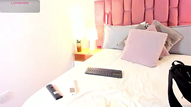 MartinaRizzi online show from December 5, 3:27 am