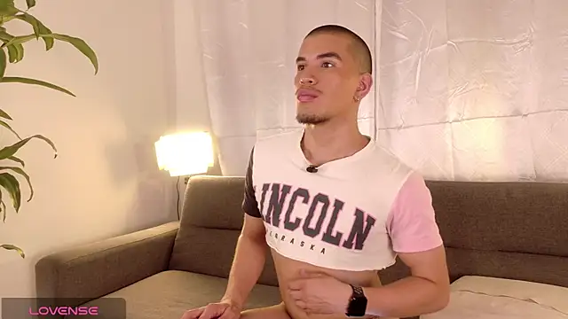 Snapshot of brunoorangel1 chatting on July 1, 1:39 am brunoorangel1 online show from July 1, 1:39 am