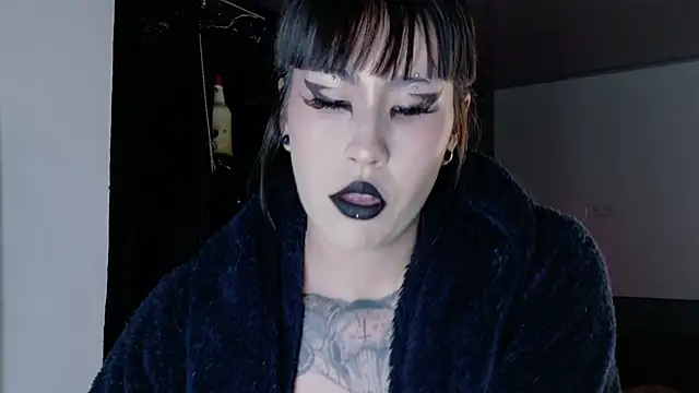 Angelabl0odborne online show from December 18, 11:19 pm