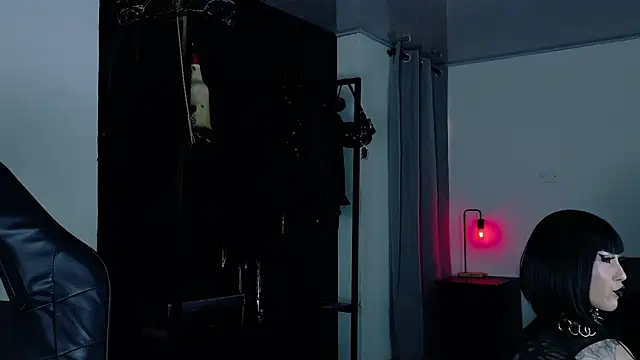 Angelabl0odborne online show from February 11, 5:35 pm