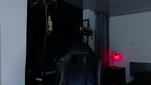 Angelabl0odborne online show from December 1, 6:09 pm