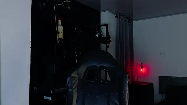 Angelabl0odborne online show from December 17, 8:14 pm