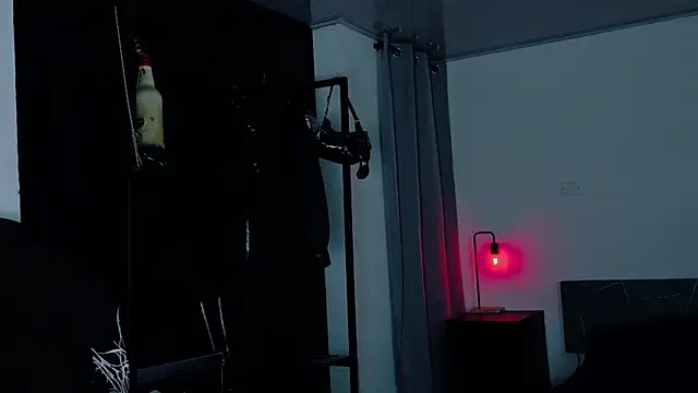 Angelabl0odborne online show from March 31, 11:07 pm