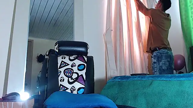 Owenferrara online show from February 1, 2:15 pm