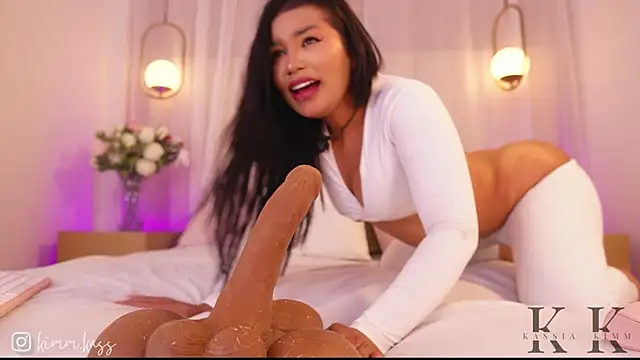 kassia kim online show from July 20, 7:05 am