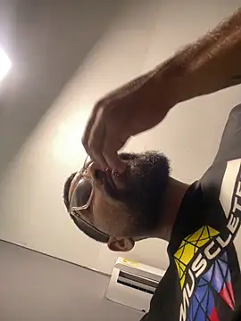 vincentjaxon online show from April 2, 5:08 pm