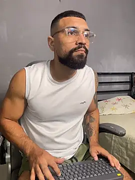 vincentjaxon online show from April 10, 6:04 pm