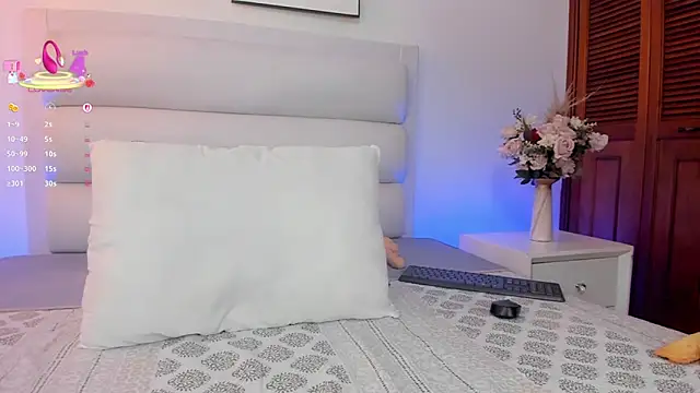 Snapshot of Natasha_stone_ chatting on September 22, 1:17 pm Natasha stone online show from September 22, 1:17 pm
