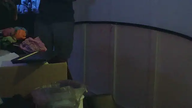 Snapshot of Luv2SuckBWC92 chatting on September 13, 8:03 am Luv2SuckBWC92 online show from September 13, 8:03 am